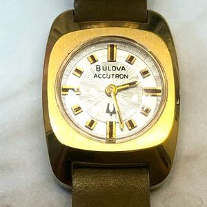 Vintage Bulova Silver face Gold Plated Watch CA1974*NOT TESTED** SEE DESCRIPTION